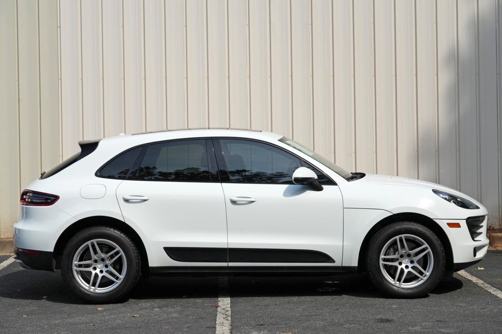 Used 2018 Porsche Macan AWD/4WD image 52