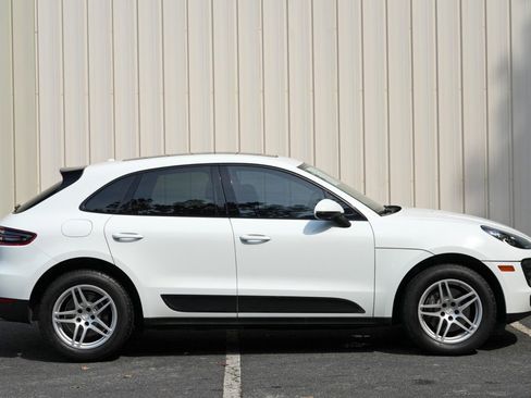 Used 2018 Porsche Macan AWD/4WD image 52