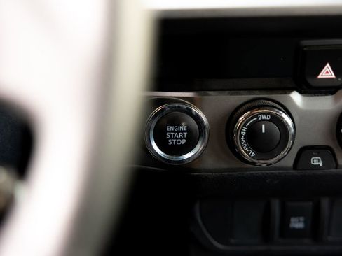 Used 2019 Toyota Tacoma TRD Off-Road AWD/4WD image 17