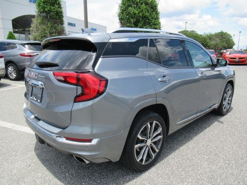 Used 2020 GMC Terrain Denali w/ Denali Premium Package FWD image 7