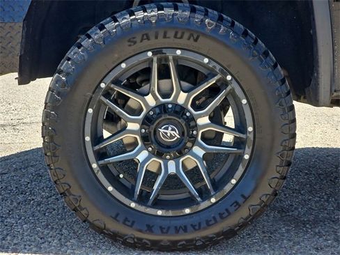 Used 2018 GMC Sierra 1500 SLT image 18