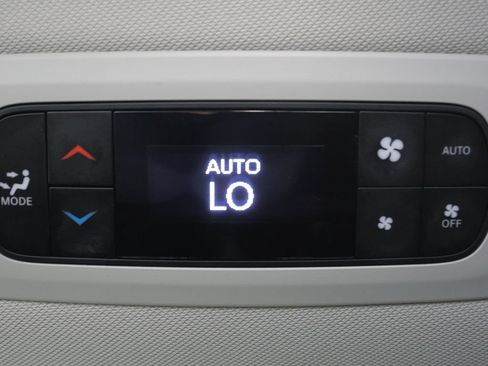 Used 2024 Chrysler Pacifica Touring-L FWD image 25