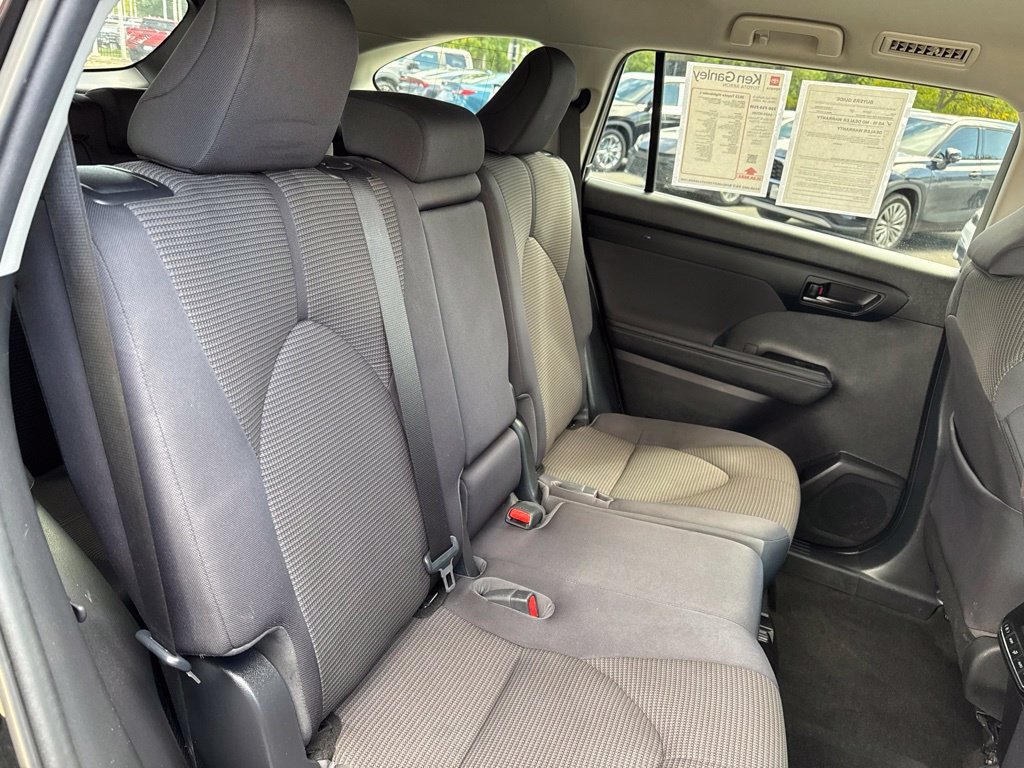 Used 2023 Toyota Highlander L FWD image 32