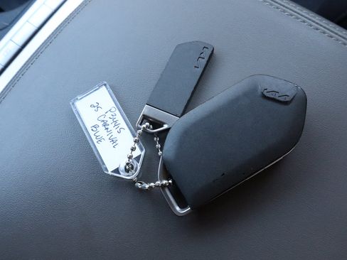 Used 2025 Kia Carnival LXS image 34