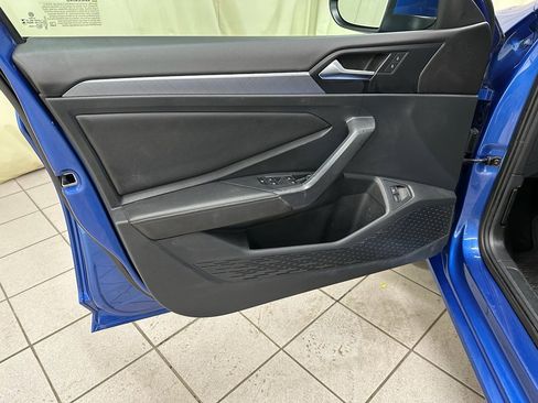 Used 2023 Volkswagen Jetta SE image 29