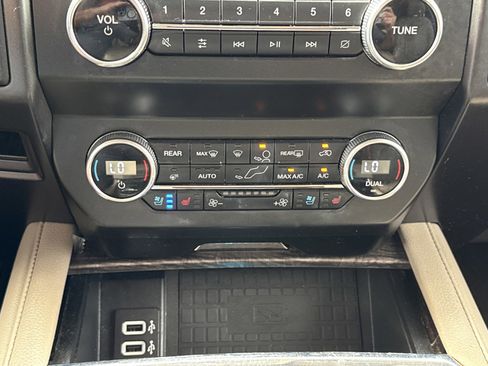 Used 2019 Ford Expedition Max Limited image 33