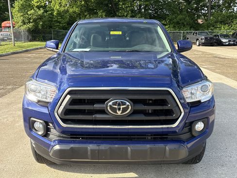 Used 2022 Toyota Tacoma SR5 w/ SR5 Appearance Package (SM) RWD image 2