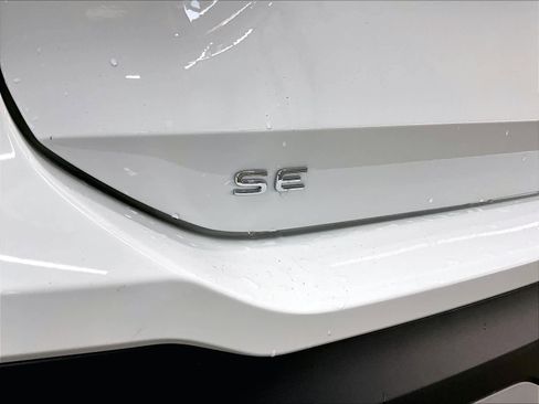 New 2026 Volkswagen Tiguan SE FWD image 26