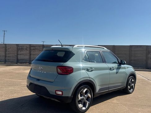 Used 2025 Hyundai Venue SEL FWD image 19