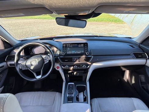 Used 2018 Honda Accord Touring image 19