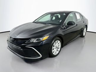 Used 2022 Toyota Camry LE FWD video 3