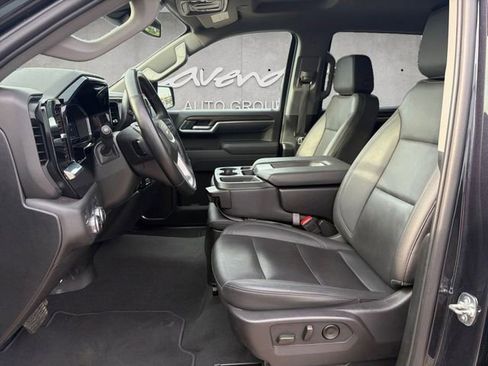 Certified 2025 GMC Sierra 1500 SLT RWD image 17