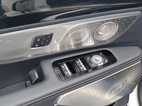 New 2026 Lincoln Nautilus Reserve image 9