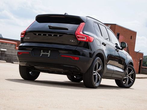 Used 2021 Volvo XC40 T5 R-Design w/ Protection Package AWD/4WD image 6