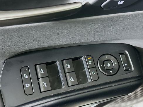 Used 2024 Kia EV9 Light Long Range RWD image 15