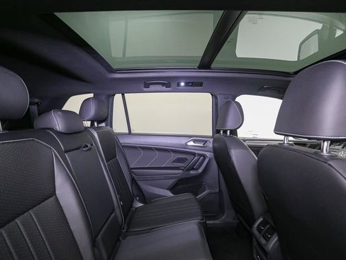 Certified 2023 Volkswagen Tiguan SE R-Line FWD image 27