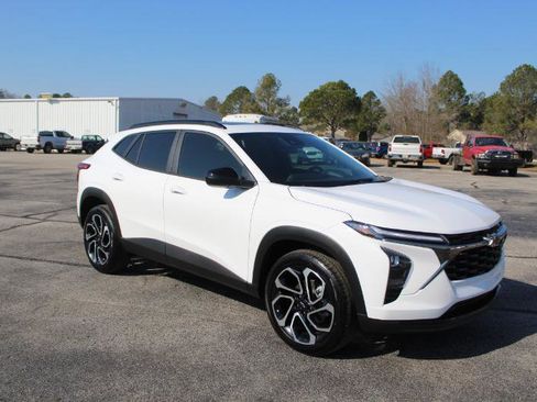 New 2026 Chevrolet Trax RS w/ Sunroof Package image 3