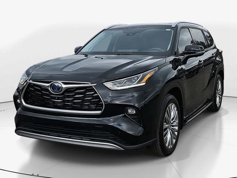 Used 2024 Toyota Highlander Platinum image 10