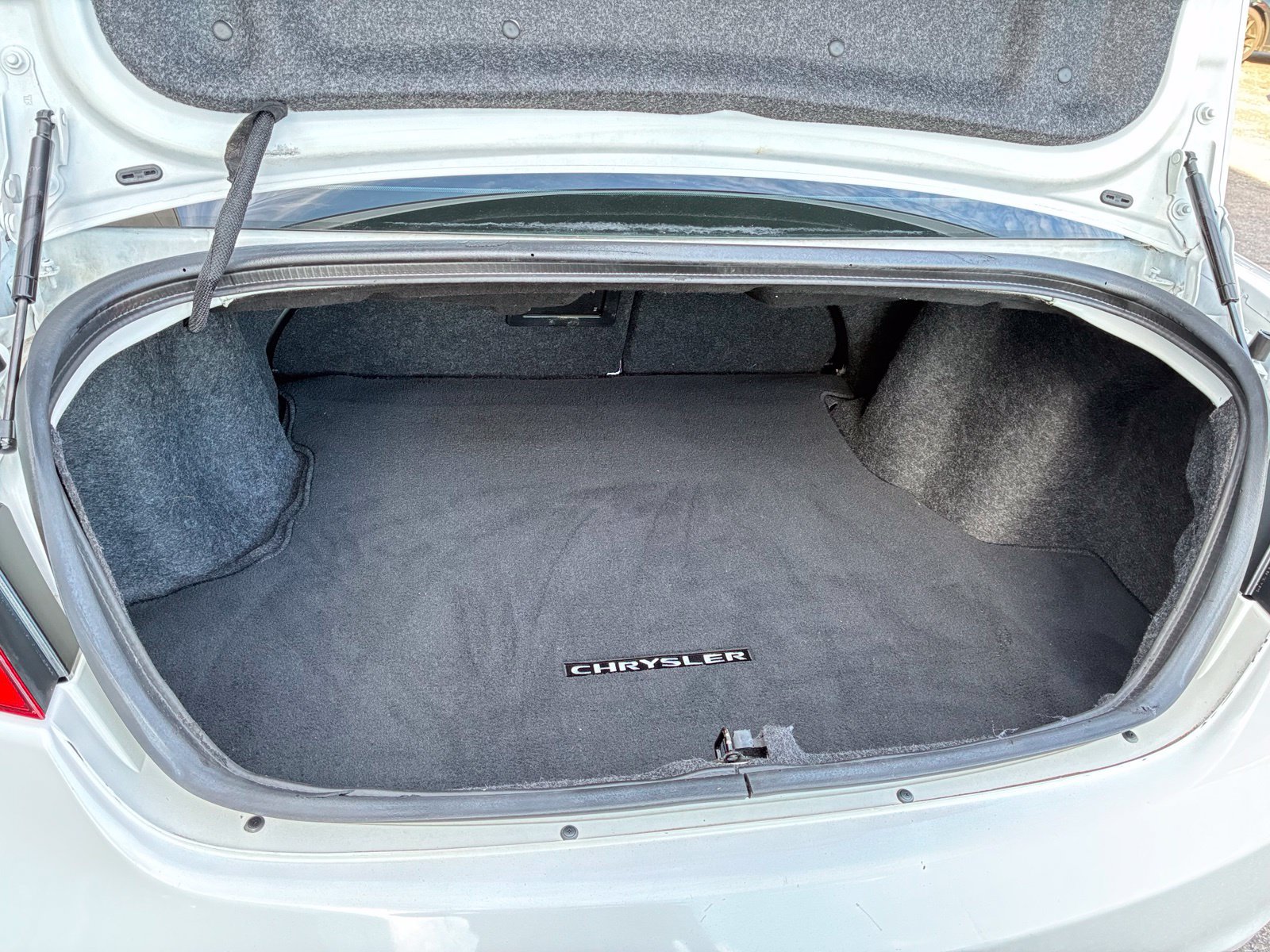 Used 2013 Chrysler 200 Touring FWD image 15