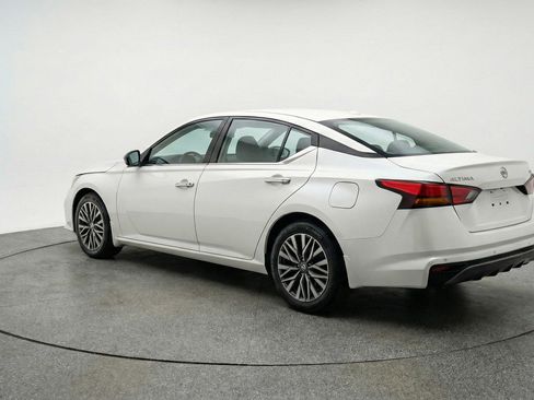 Used 2025 Nissan Altima 2.5 SV image 6