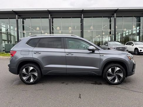Used 2024 Volkswagen Taos SE AWD/4WD image 6