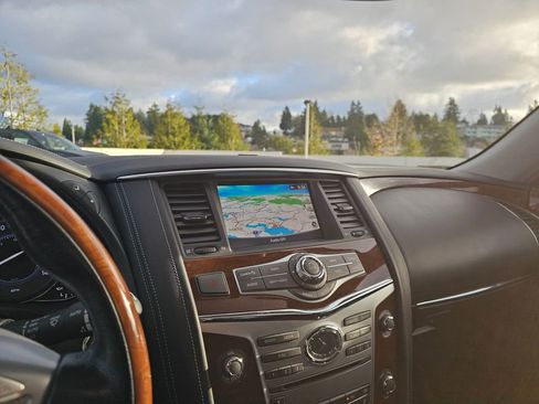 Used 2019 INFINITI QX80 Luxe w/ All-Season Package image 29