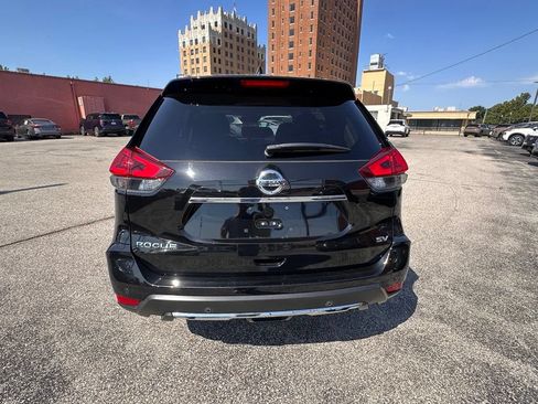 Used 2020 Nissan Rogue SV w/ Premium Package FWD image 4