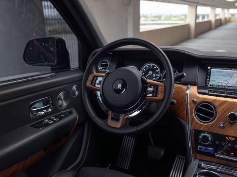 Used 2021 Rolls-Royce Cullinan image 5