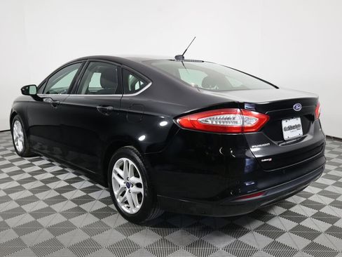Used 2016 Ford Fusion SE FWD image 4