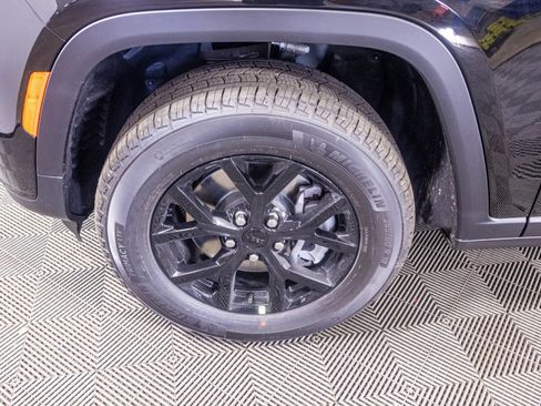 New 2025 Jeep Grand Cherokee L Altitude image 43