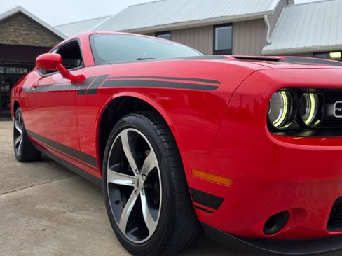 Used 2019 Dodge Challenger SXT image 22