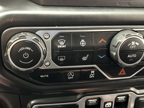 Used 2018 Jeep Wrangler Unlimited Sahara image 20