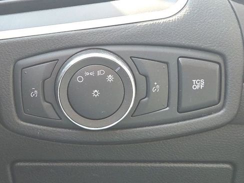 Used 2022 Ford Edge SE image 28