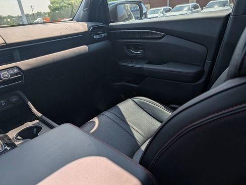 Used 2025 Honda Pilot Black Edition image 17
