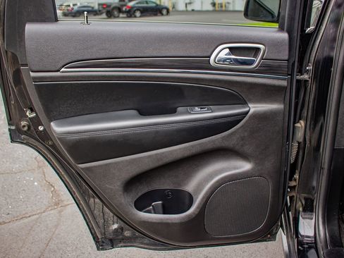 Used 2019 Jeep Grand Cherokee Limited w/ Luxury Group II image 16