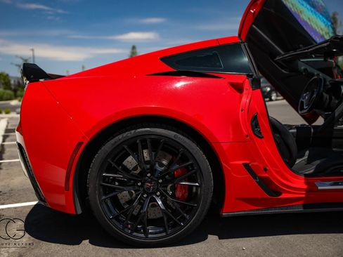 Used 2019 Chevrolet Corvette Z06 RWD image 16