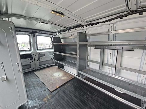 Used 2015 Chevrolet Express 2500 RWD image 9