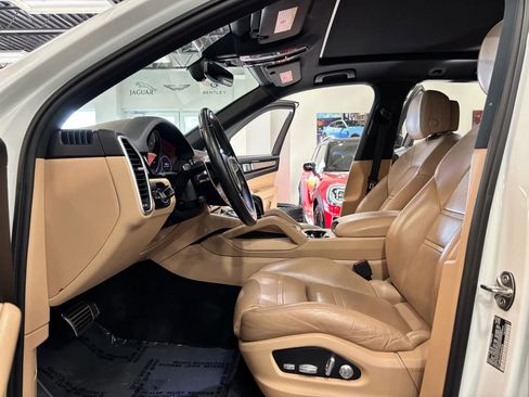 Used 2019 Porsche Cayenne S AWD/4WD image 12