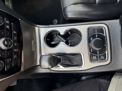 Used 2019 Jeep Grand Cherokee Limited w/ Luxury Group II AWD/4WD image 24