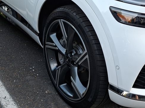 Certified 2025 Genesis GV80 2.5T Prestige AWD/4WD image 10