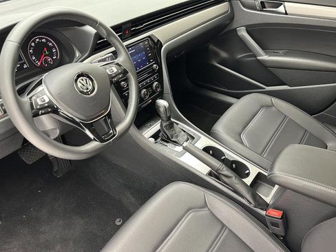 Used 2022 Volkswagen Passat 2.0T SE FWD image 12
