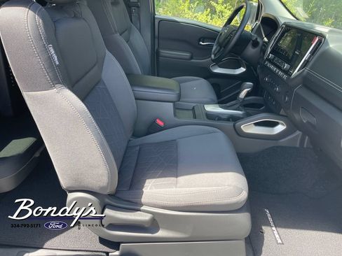 Used 2025 Nissan Frontier SV RWD image 18