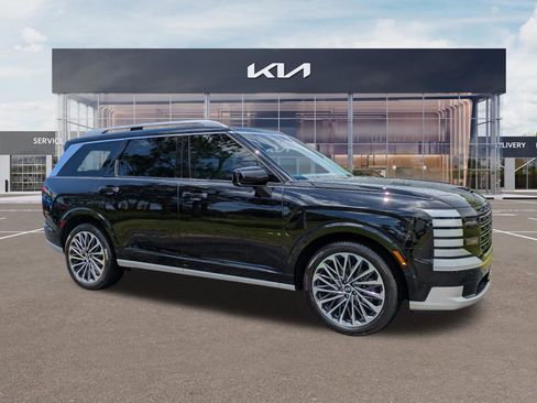 Used 2026 Hyundai Palisade Calligraphy FWD image 2