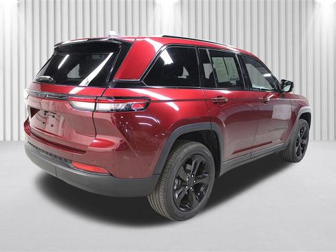 Certified 2023 Jeep Grand Cherokee Altitude AWD/4WD image 3