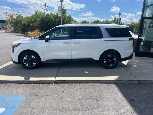 Used 2026 Kia Carnival LXS FWD image 5
