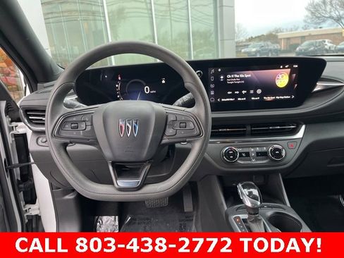 Used 2024 Buick Envista Preferred w/ Convenience II Package image 17