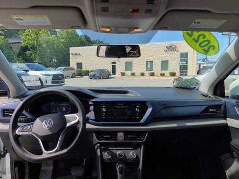 Used 2022 Volkswagen Taos SE FWD image 11