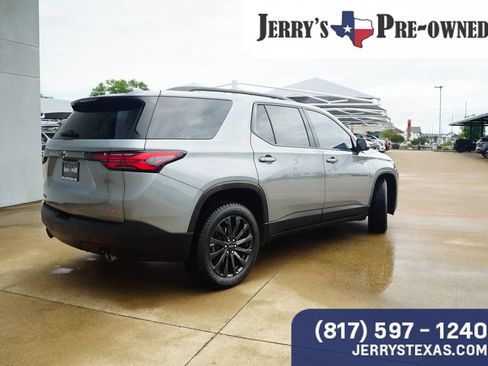 Used 2023 Chevrolet Traverse RS FWD image 5