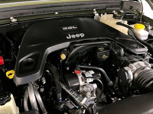 Used 2021 Jeep Wrangler Unlimited Rubicon AWD/4WD image 31
