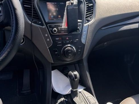 Used 2017 Hyundai Santa Fe Sport image 2